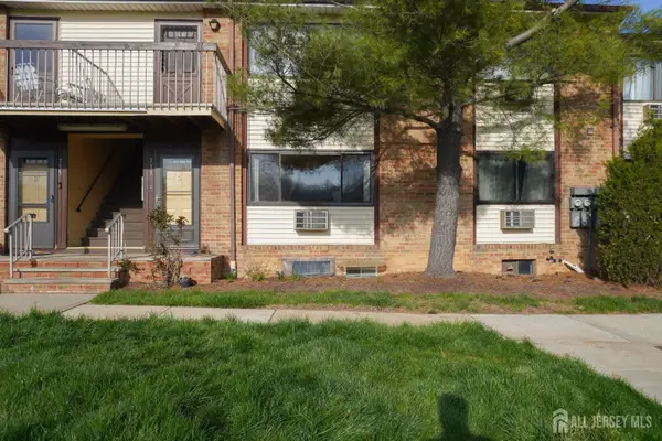 -733 Cricket Lane, Woodbridge Proper, NJ 07095