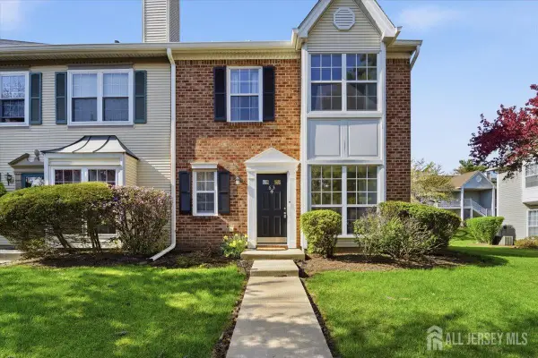 -63 Amberly Court, Franklin, NJ 08823