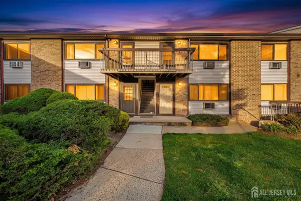 -128 Cricket Lane, Woodbridge Proper, NJ 07095