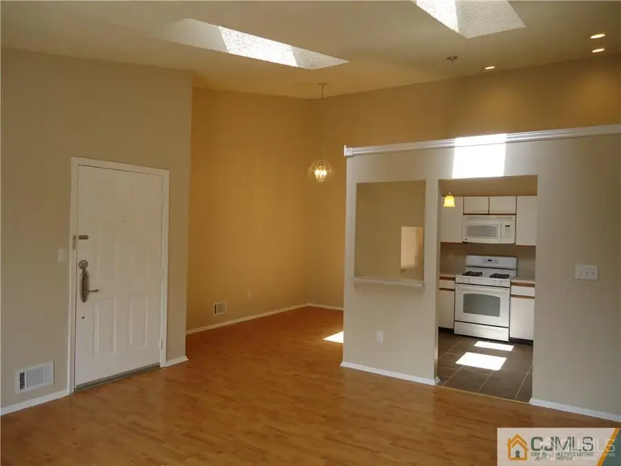 -306 Wimbeldon Court, North Brunswick, NJ 08902 - #2