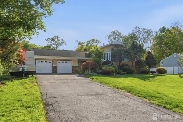 -9 Camelot Court, Manalapan, NJ 07726