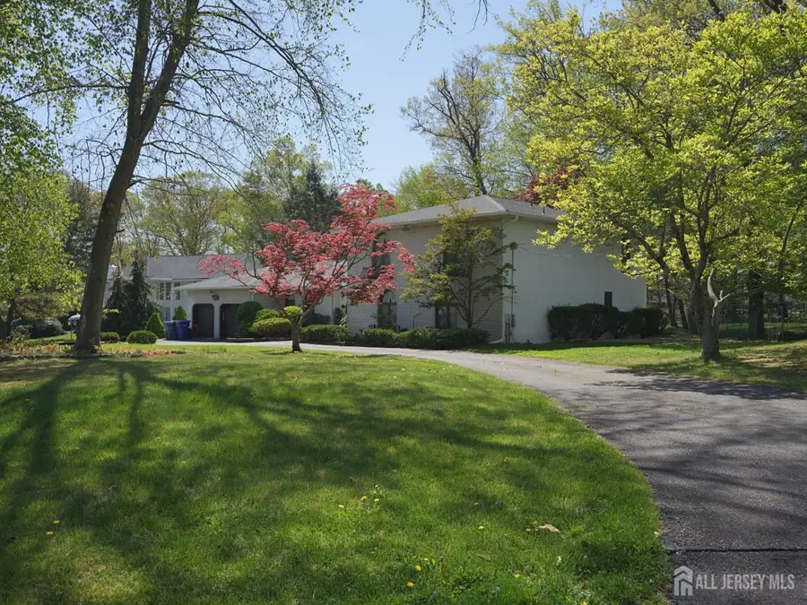 -902 Joan Court, North Brunswick, NJ 08902 - #3