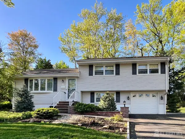 -51 Salem Court, Metuchen, NJ 08840