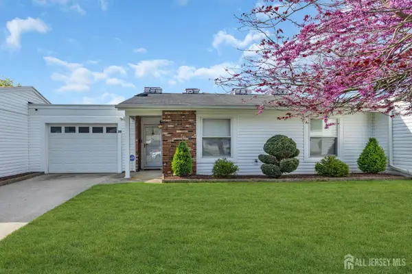 -81-B Banyan Plaza, Monroe, NJ 08831