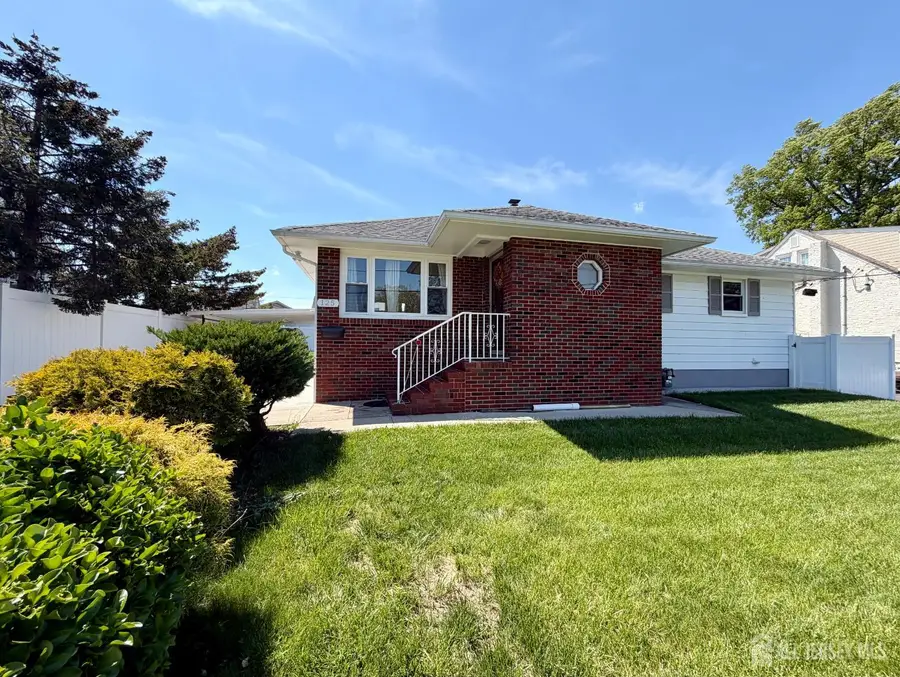 -125 Hermann Street, Carteret, NJ 07008 - #2