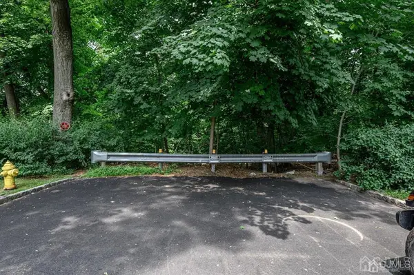 -39 Forest Drive, Bloomfield, NJ 07003
