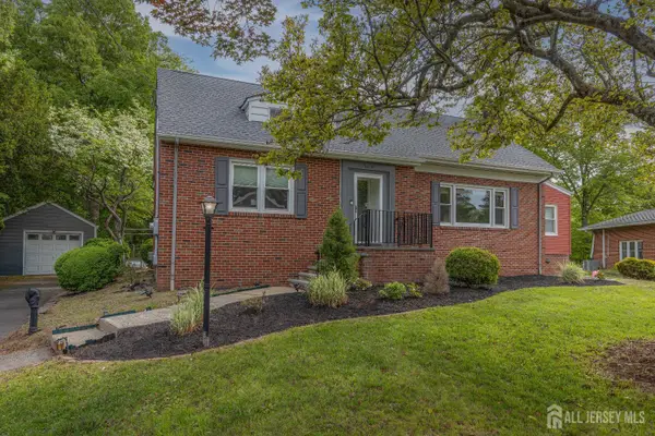 -14 Meadowbrook Lane, Piscataway, NJ 08854
