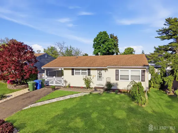 -116 Kendall Drive, Sayreville, NJ 08859