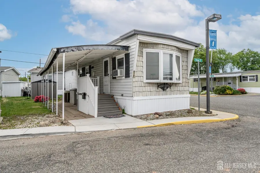 -1501 Roosevelt Avenue, Carteret, NJ 07008 - #2