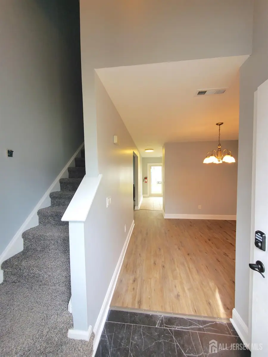 -102 Lawrence Lane #28, New Brunswick, NJ 08901 - #3