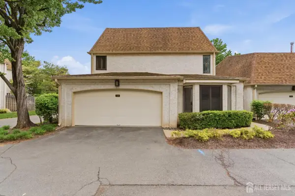 -76 Carriage Place, Edison, NJ 08820