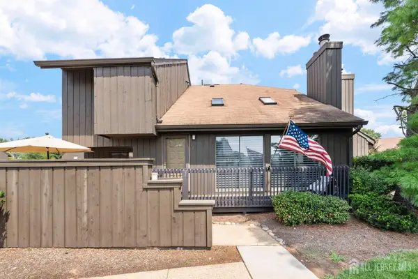 -18 Westgate Drive, Edison, NJ 08820