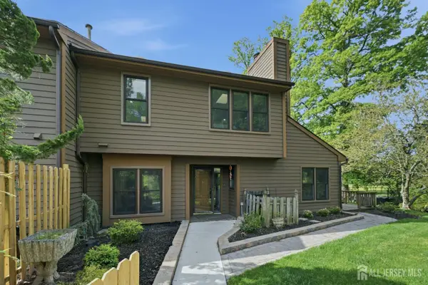 -208 Hidden Hollow Court, Edison, NJ 08820