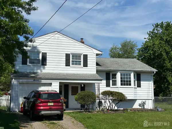 -7 Bayberry Court, Edison, NJ 08817