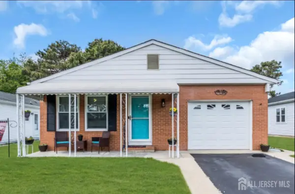 -9 Calalou Court, Toms River, NJ 08747
