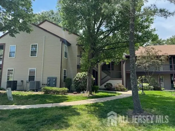 -10 Benjamin Franklin Drive, Monroe, NJ 08831
