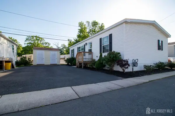 -65 Oakdale Village, South Brunswick, NJ 08902