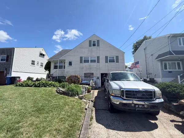-18 Brandywine Road, Fords, NJ 08863