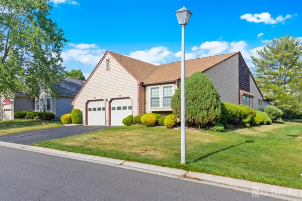 -38 Canterbury Drive, Monroe, NJ 08831