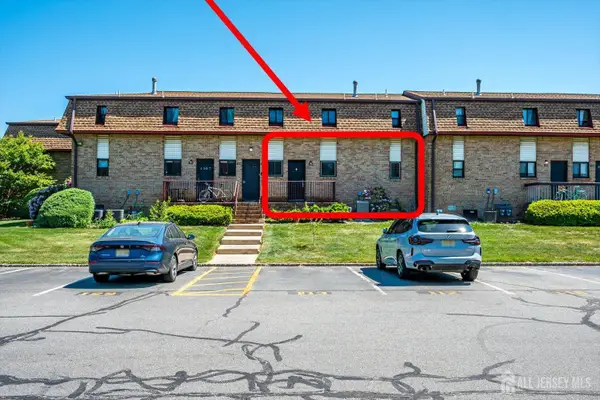 -1305 N Oaks Boulevard N, North Brunswick, NJ 08902