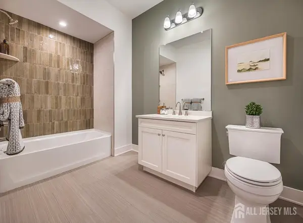 -12 Park Avenue, North Brunswick, NJ 08902