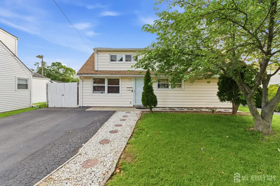 -35 Coolidge Avenue, Carteret, NJ 07008 - #2