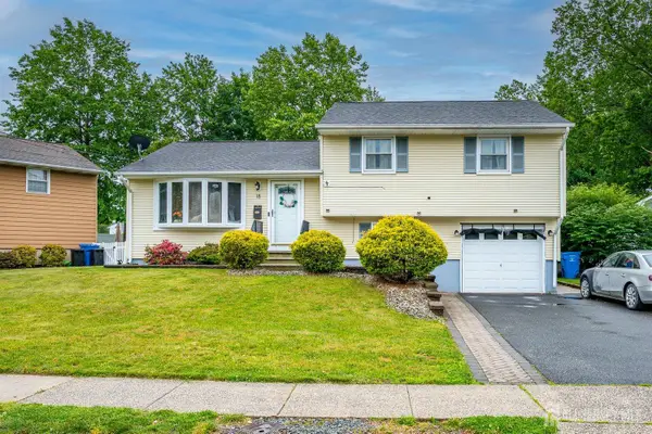 -18 Starlit Drive, Middlesex, NJ 08846