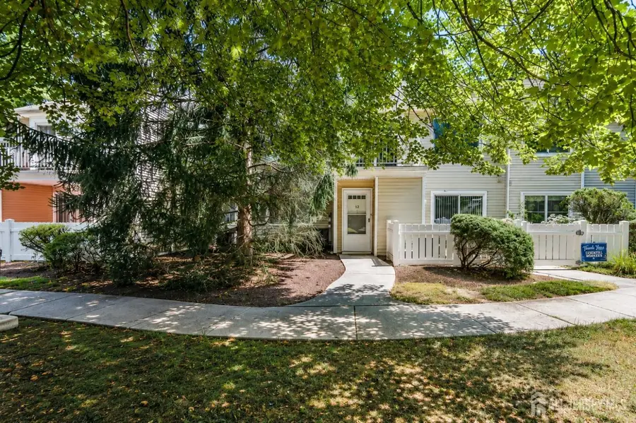 -12 Wynwood Drive, Heathcote, NJ 08852 - #2