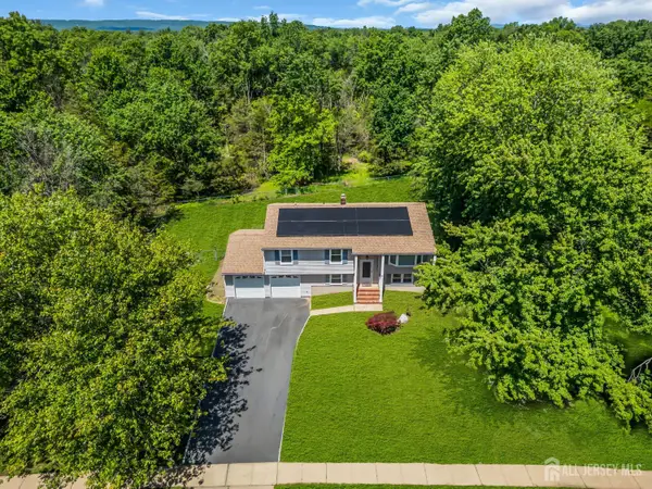 -6 Fox Chase Run, Hillsborough, NJ 08844