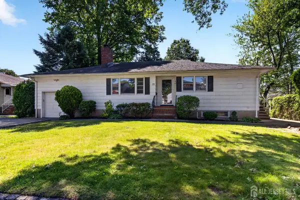 -35 SE Nassau Street, Clark, NJ 07066