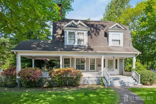 -261 Beechwood Avenue, Middlesex, NJ 08846