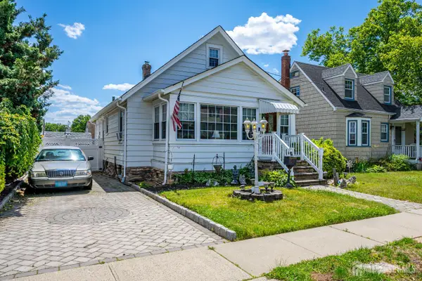 -17 Vanderbuilt Place, Woodbridge Proper, NJ 07095