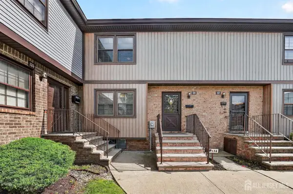 -136 Highview Drive, Woodbridge Proper, NJ 07095