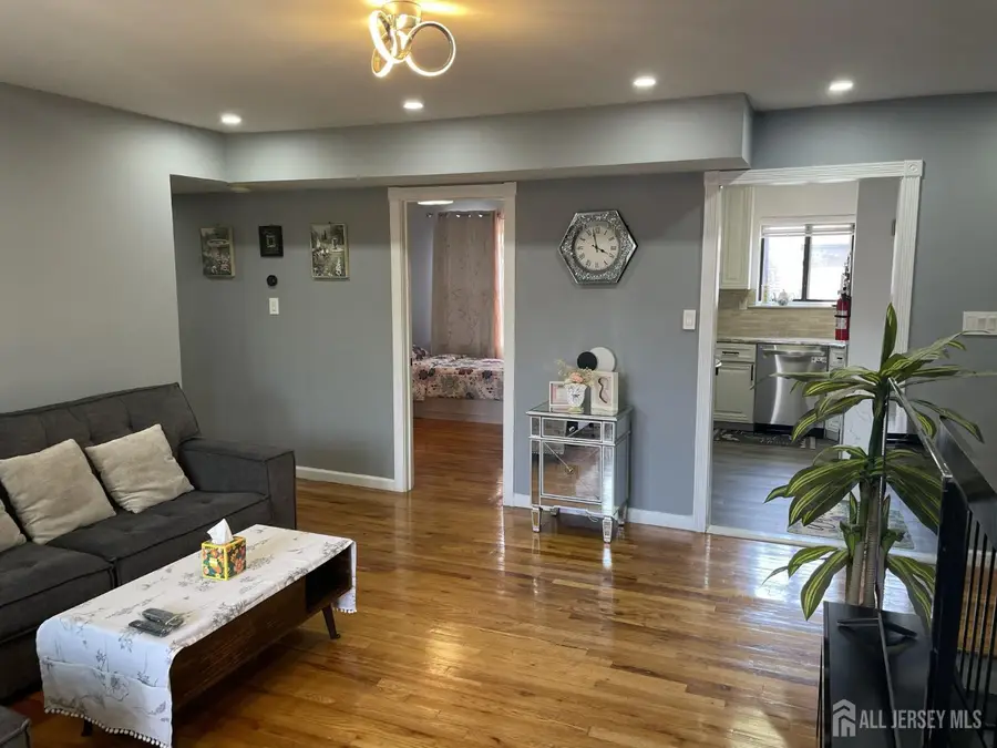 -202 N Oaks Boulevard N, North Brunswick, NJ 08902 - #3