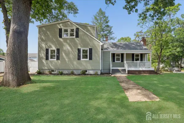 -122 Fernhead Avenue, Spotswood, NJ 08884