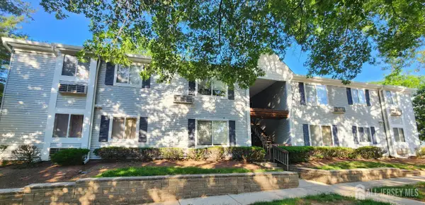 -18 Steeplechase Court, Franklin Twsp, NJ 08873