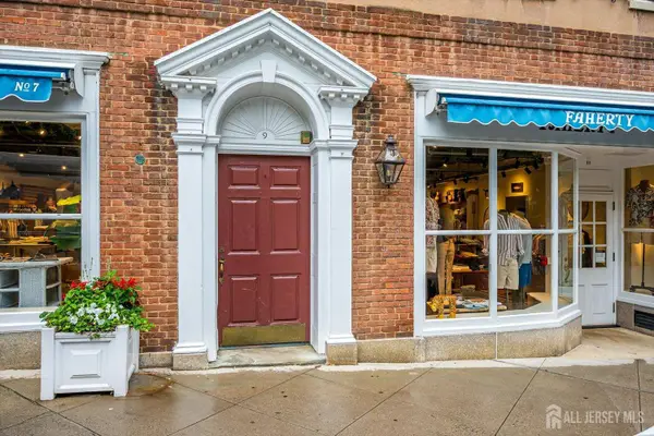 -9 Palmer Square #B, Princeton, NJ 08542
