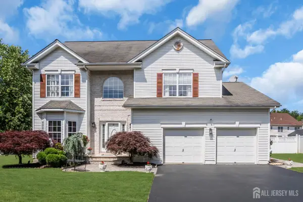 -10 Beacon Place, Old Bridge, NJ 08857