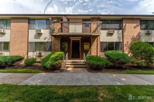-517 Cricket Lane, Woodbridge Proper, NJ 07095