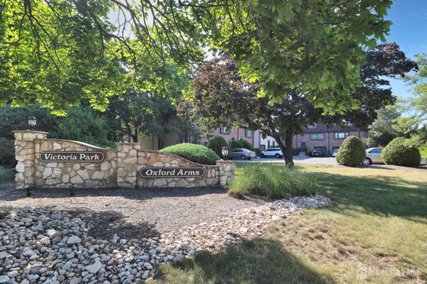 -3906 Victoria Court, Edison, NJ 08817