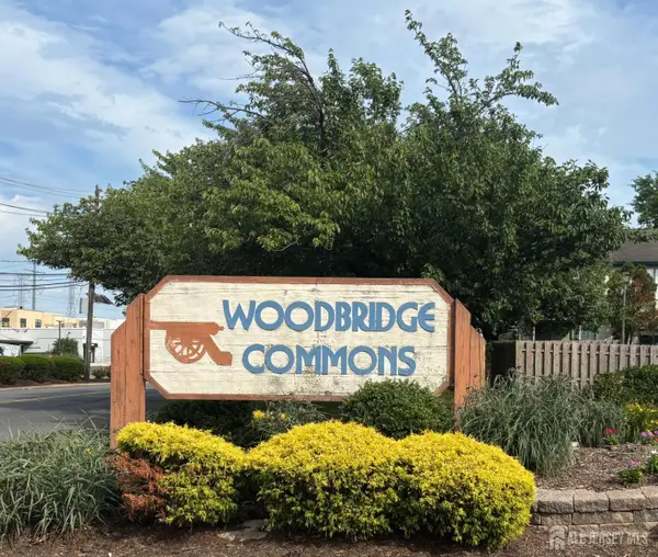 -1104 Woodbridge Commons Way, Iselin, NJ 08830