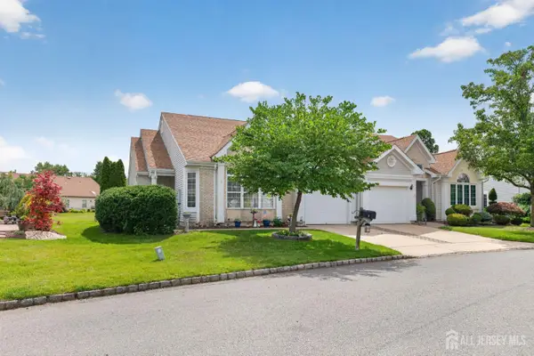-1 Umberland Place, Monroe, NJ 08831