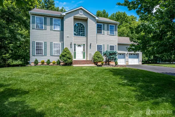 -18 Mayercik Court, Edison, NJ 08820