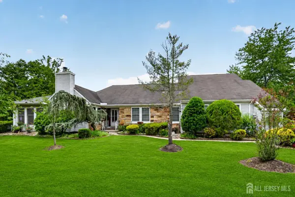 -11 Canterbury Drive, Monroe, NJ 08831