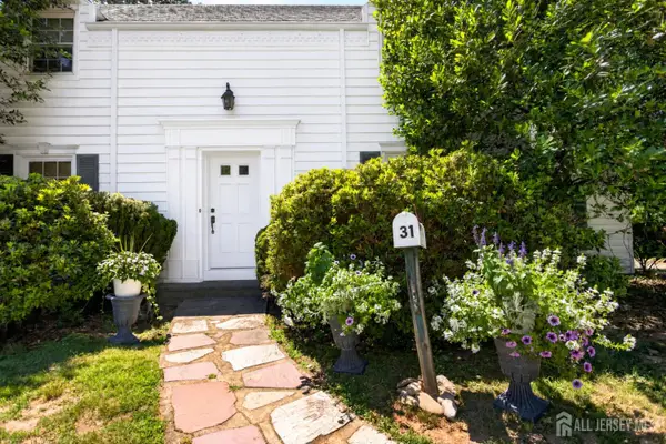 -31 Warwick Road, Colonia, NJ 07067