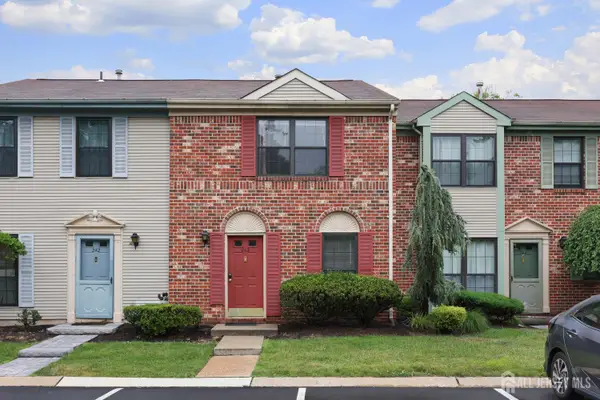 -243 Hampshire Court, Piscataway, NJ 08854