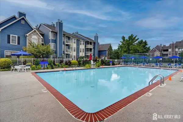 -208 Blew Court, East Brunswick, NJ 08816