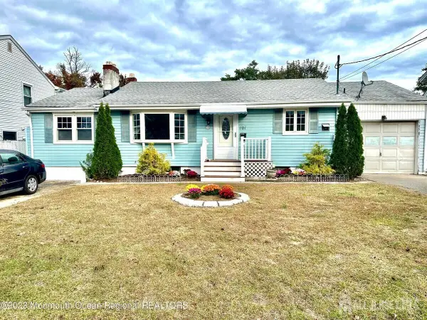 -101 Perry St Street, Keyport, NJ 07735