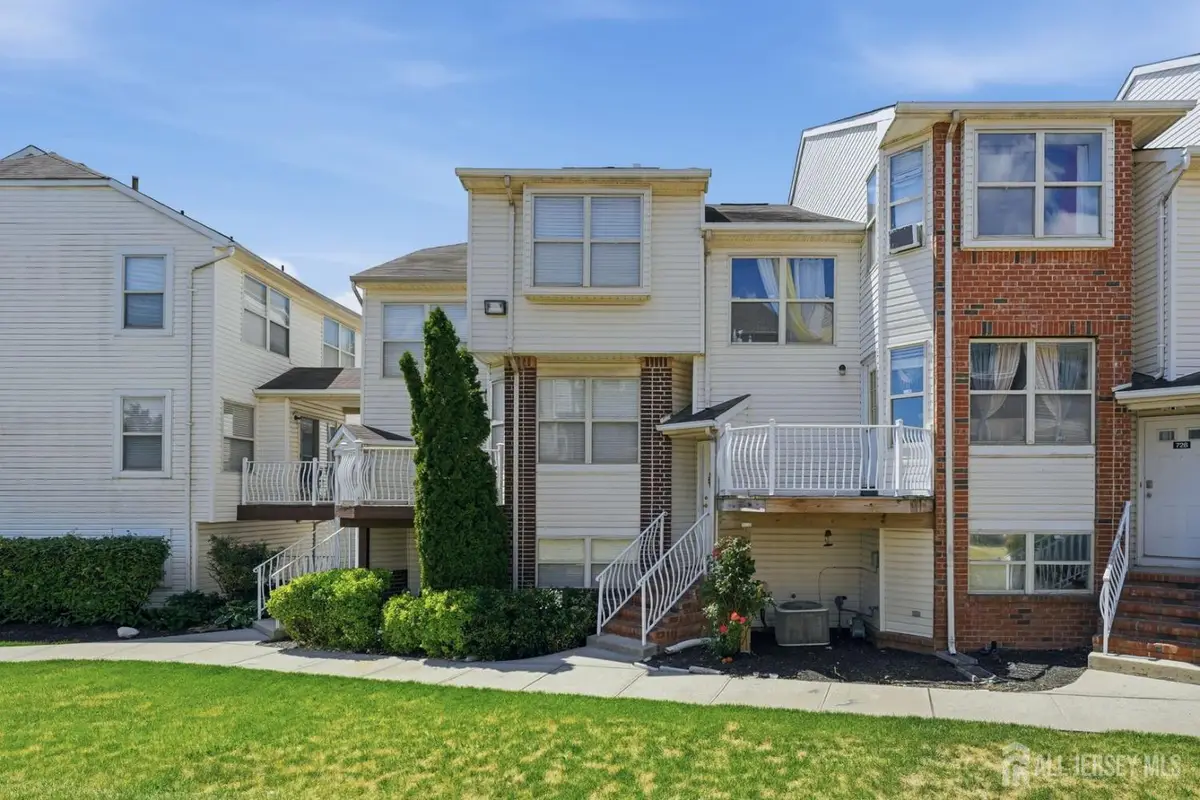 -726 Harbortown Boulevard, Perth Amboy, NJ 08861 - #1