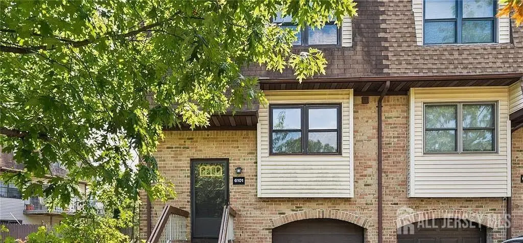 -6101 N Oaks Boulevard N, North Brunswick, NJ 08902 - #1